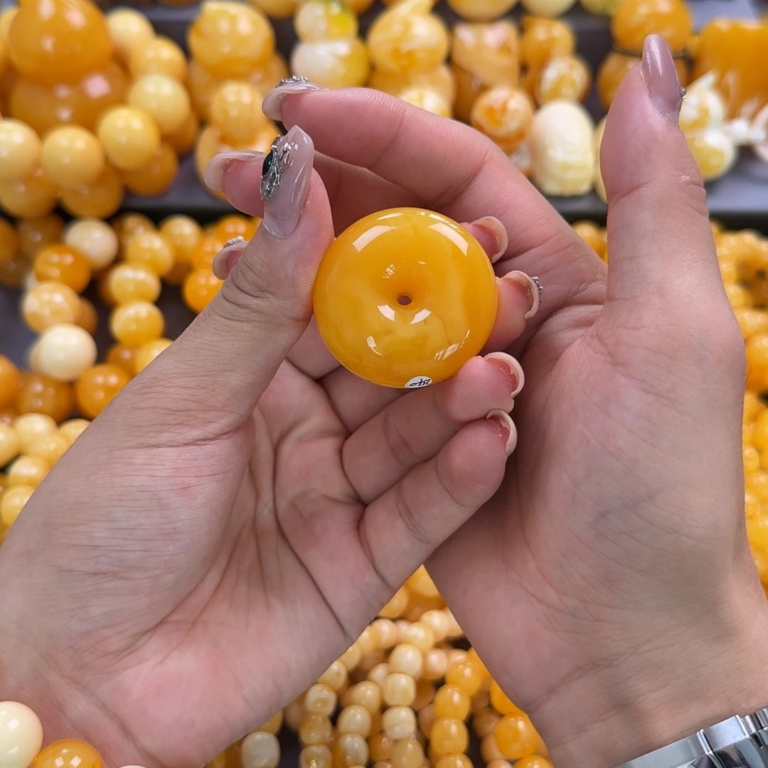 蜜蜡未镶嵌珠宝奇石