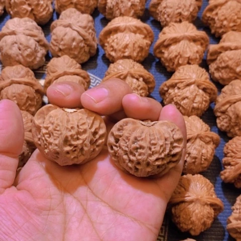【闪购商品】吊坠文玩核桃色差宫灯40