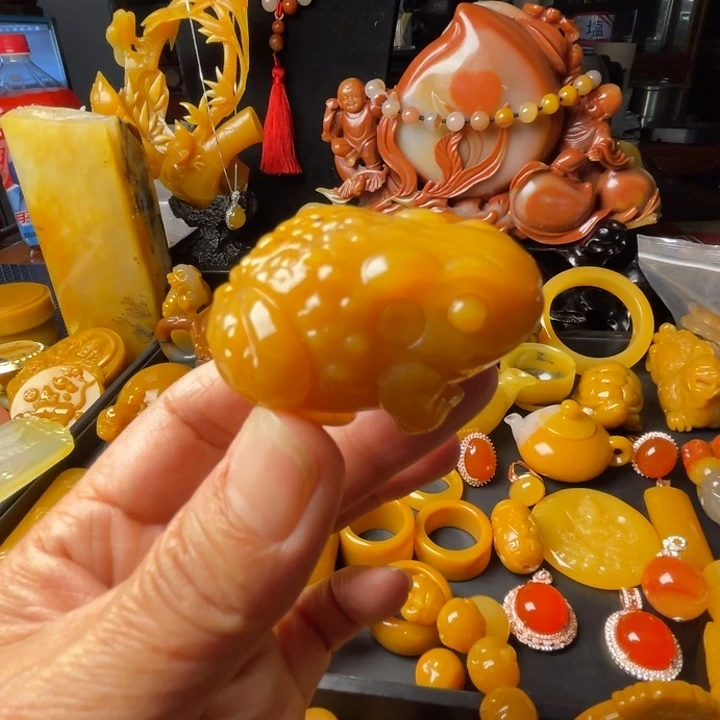 未镶嵌石英质玉(黄龙玉)颈饰