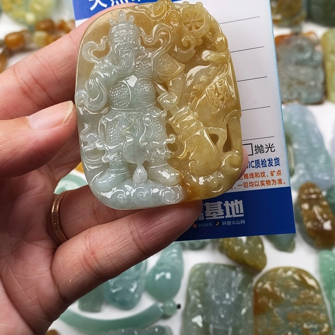 翡翠未镶嵌颈饰关公