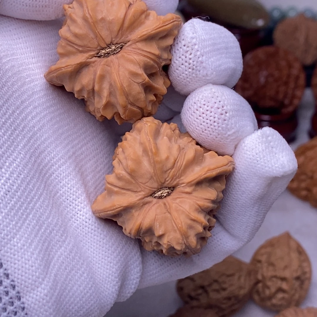 文玩核桃吊坠38 赤剑 缚龙枪