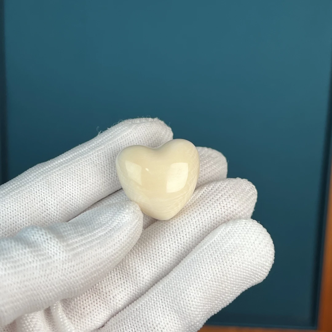 J7047天然猛犸牙 爱心23.5*21.8*14.5mm 支持鉴定 假一罚四