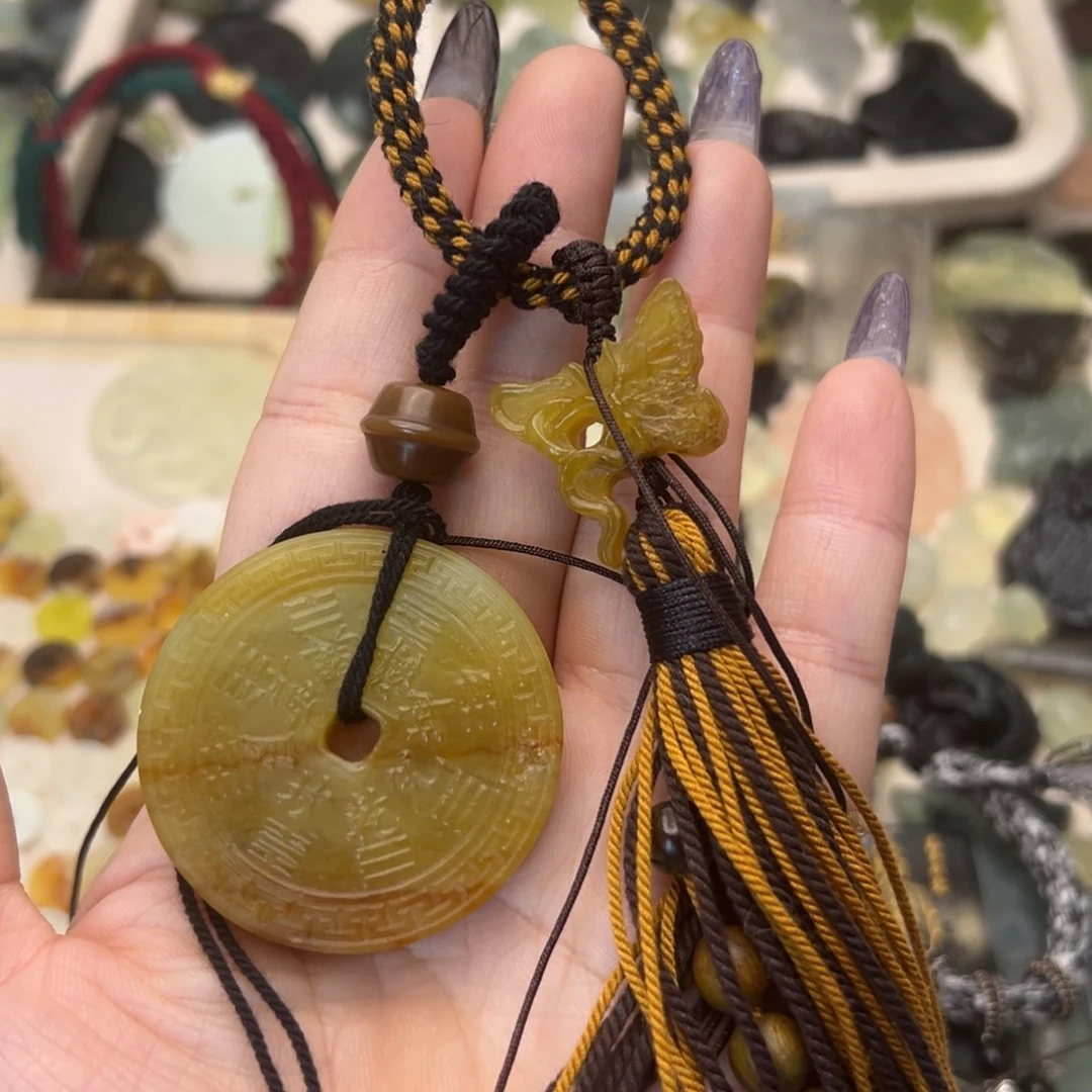 蛇纹石玉颈饰合金