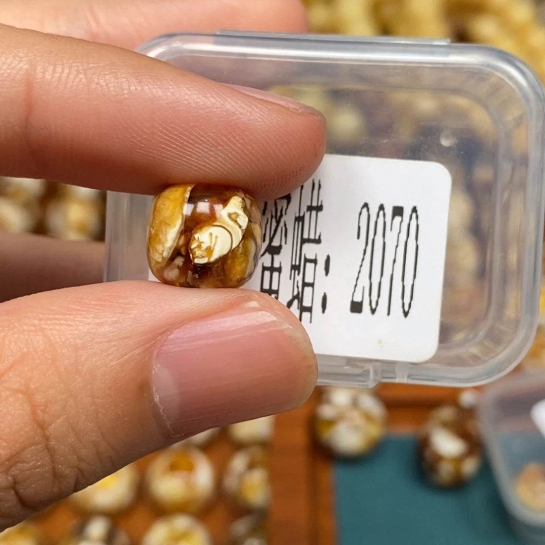 蜜蜡未镶嵌珠宝奇石2070