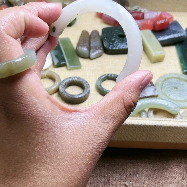 和田玉（糖玉）吊坠未镶嵌郑*条13