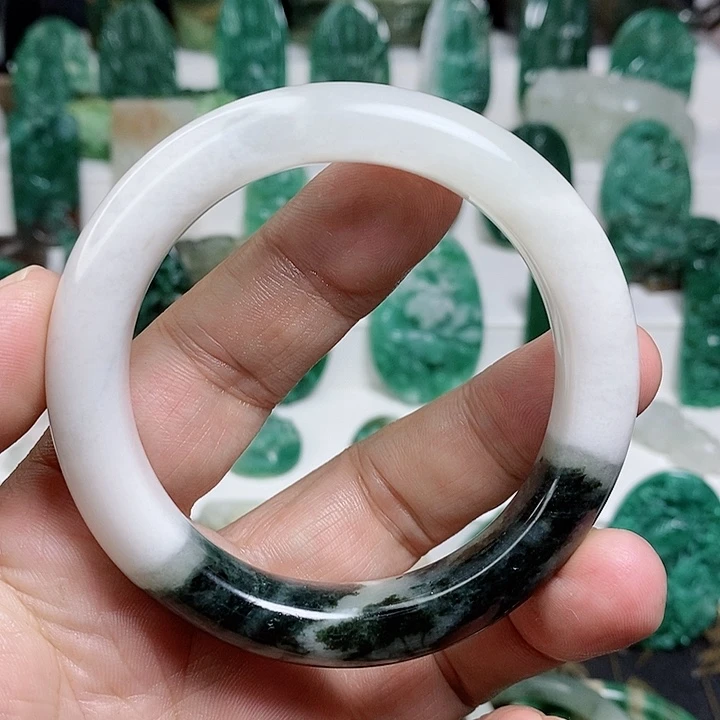 未镶嵌独山玉手镯