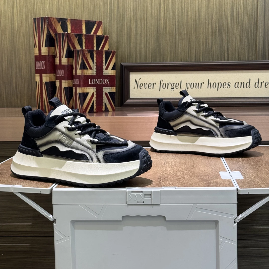 2025年秋季新款时尚百搭潮流轻奢高端舒适男士休闲男鞋（偏大一码）