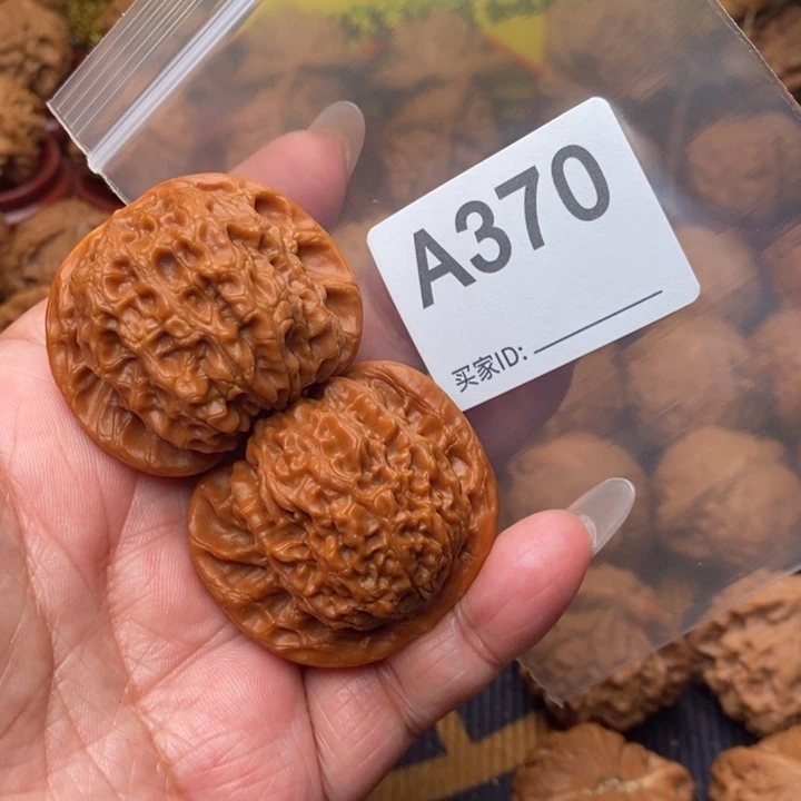 把件核桃血麒麟43尺370号