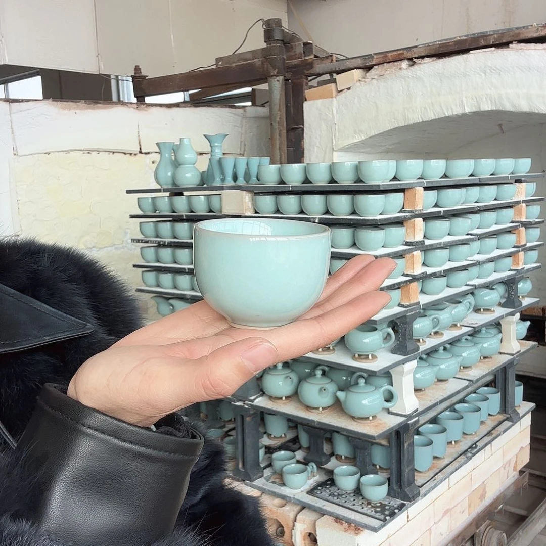 摆件天青釉品茗杯二级品