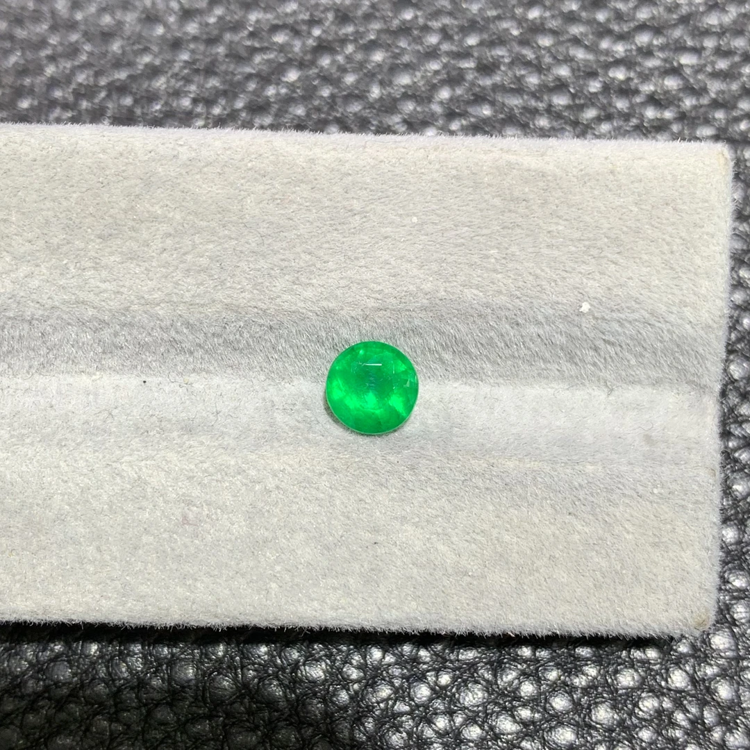 天然祖母绿裸石0.74克拉6*6mm微油vvg颜色浓郁