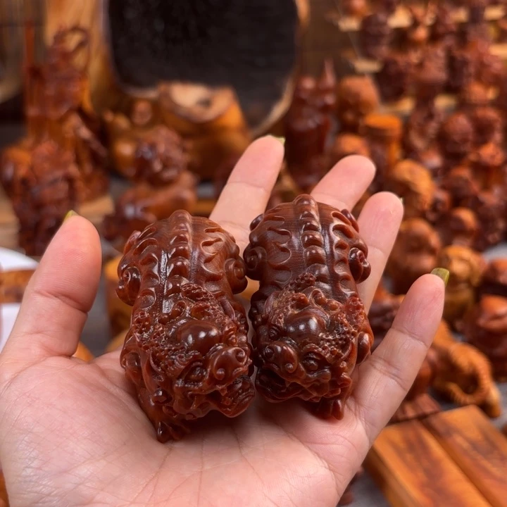 雲***太行崖柏手把件的设计和制作