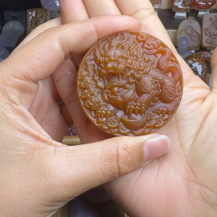 布***囊玛瑙/玉髓未镶嵌颈饰