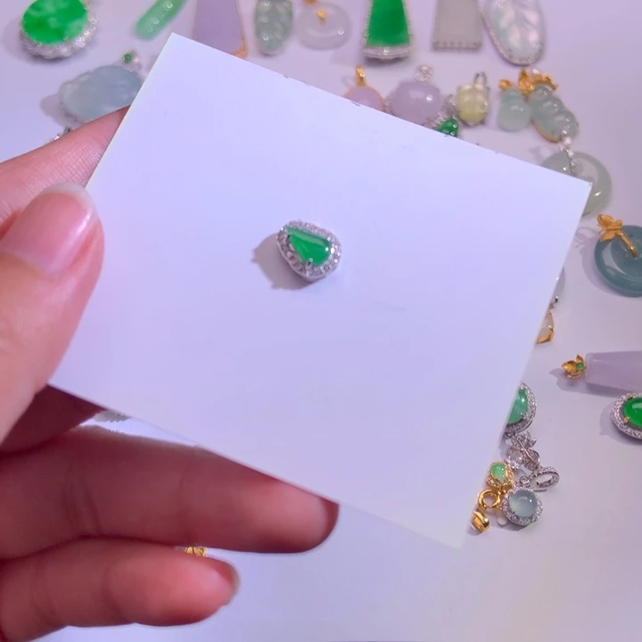 微***辣翡翠银S925镶嵌颈饰