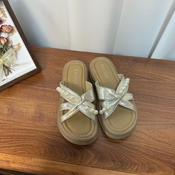 绝美珍珠厚底凉拖鞋女2025新款夏季外穿时尚仙女风配裙子一字凉拖