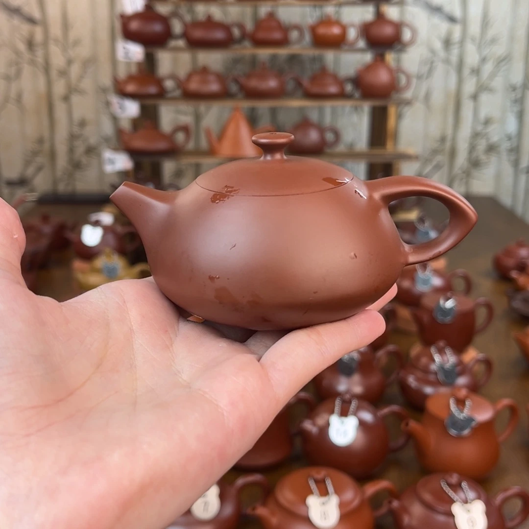 紫砂茶壶?**大潮州原矿朱泥玉兔壶