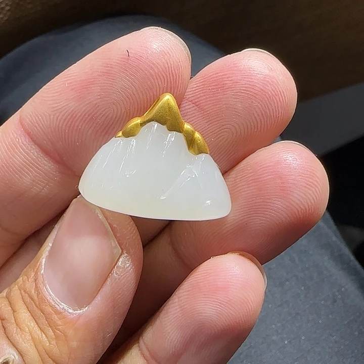 和田玉18K金镶嵌颈饰