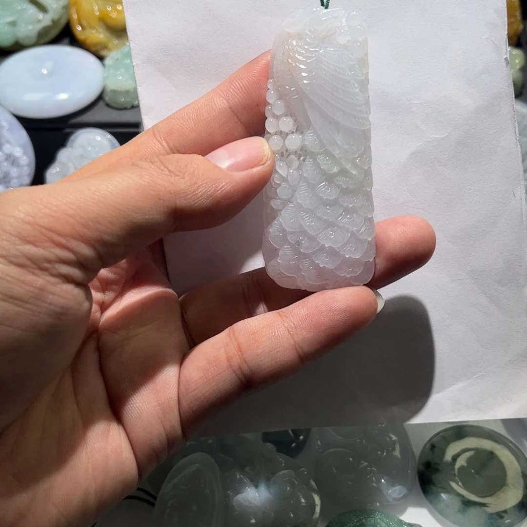 翡翠未镶嵌颈饰凤凰