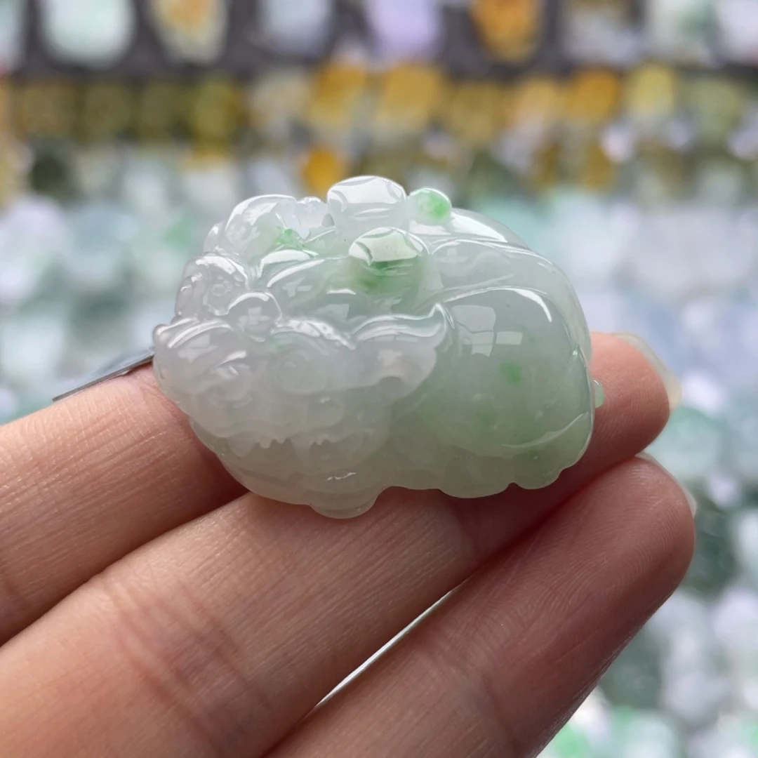 翡翠未镶嵌颈饰貔貅