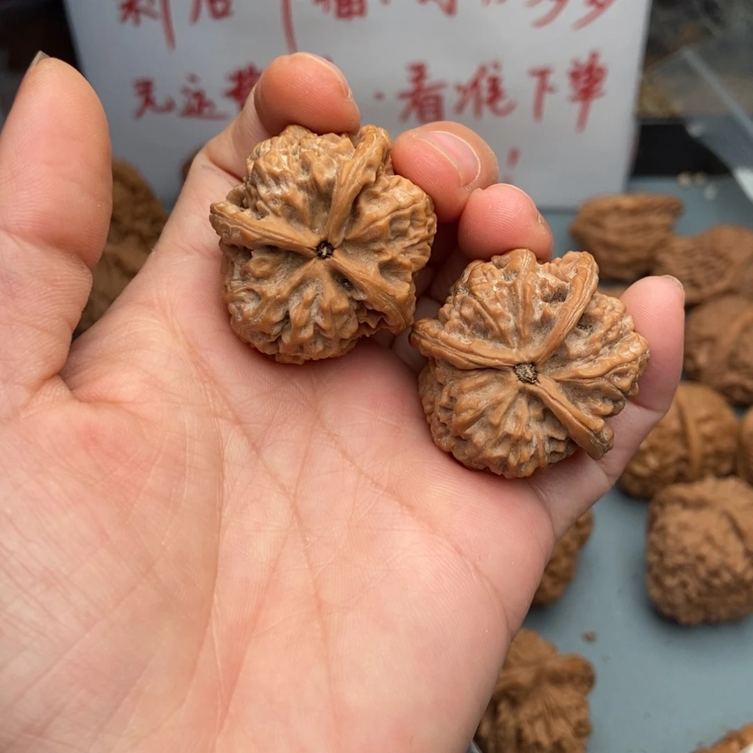 文玩核桃把件35.33玉玺三棱1
