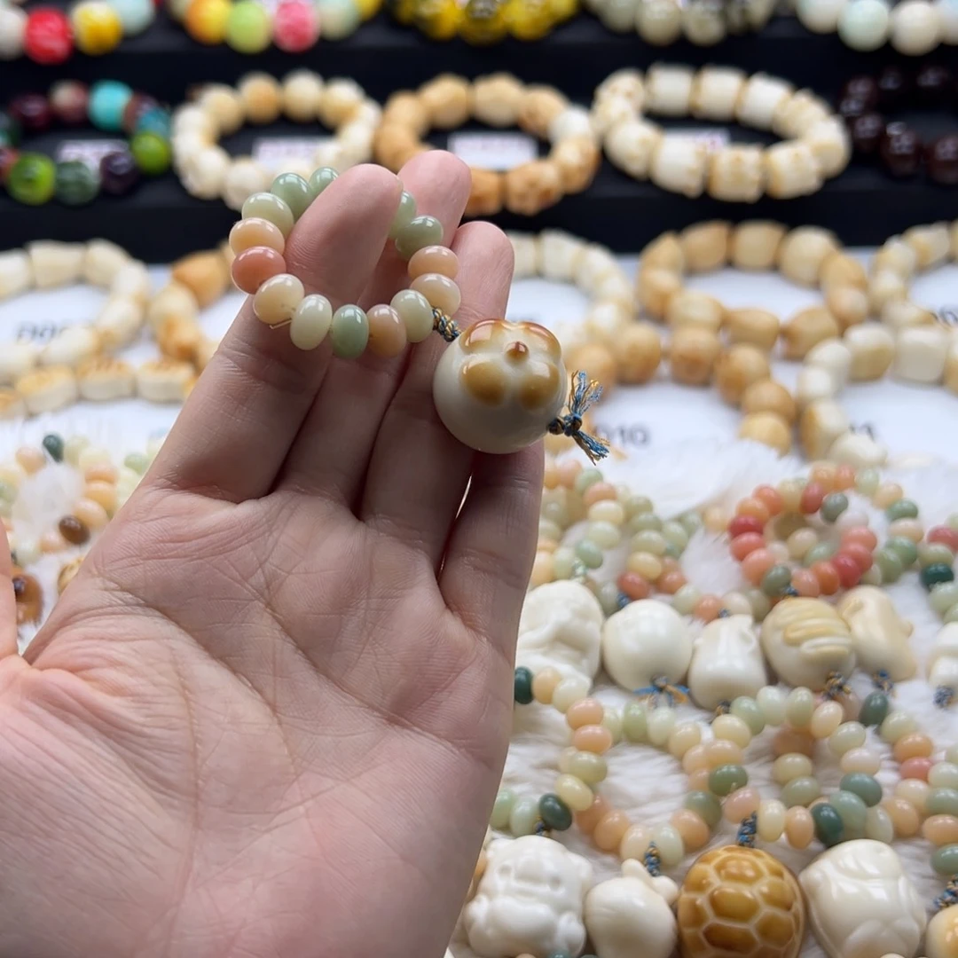 吊坠白玉菩提瑕疵