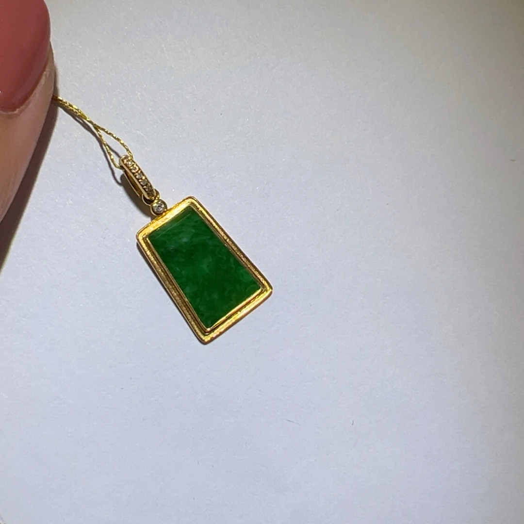 翡翠颈饰18K金镶嵌吊坠