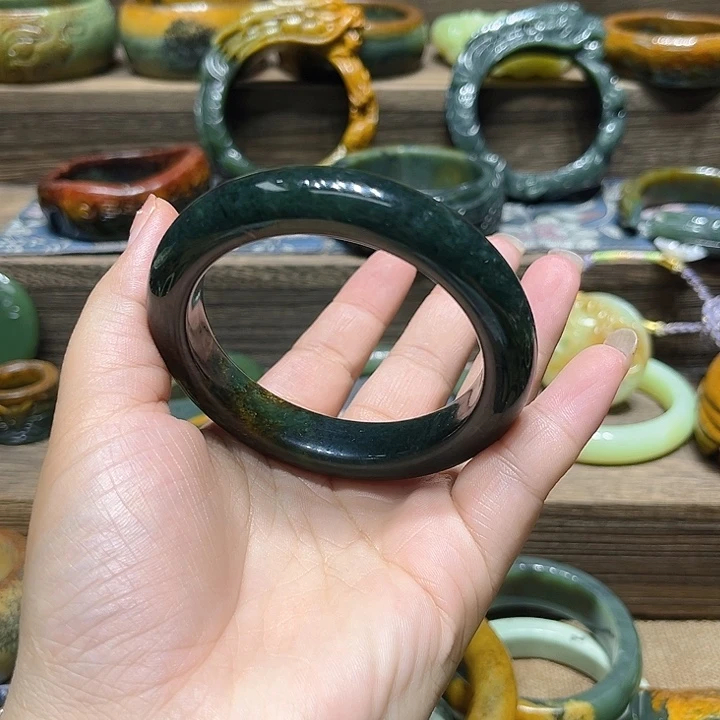 岫岩河磨玉（透闪石质玉）手镯未镶嵌