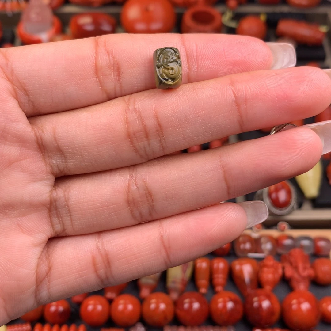 南红玛瑙未镶嵌绿皮包浆背云7