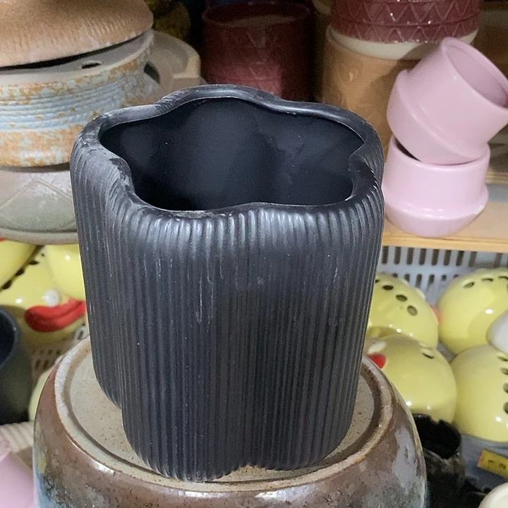 摆件陶盆有孔 瑕疵介意勿拍