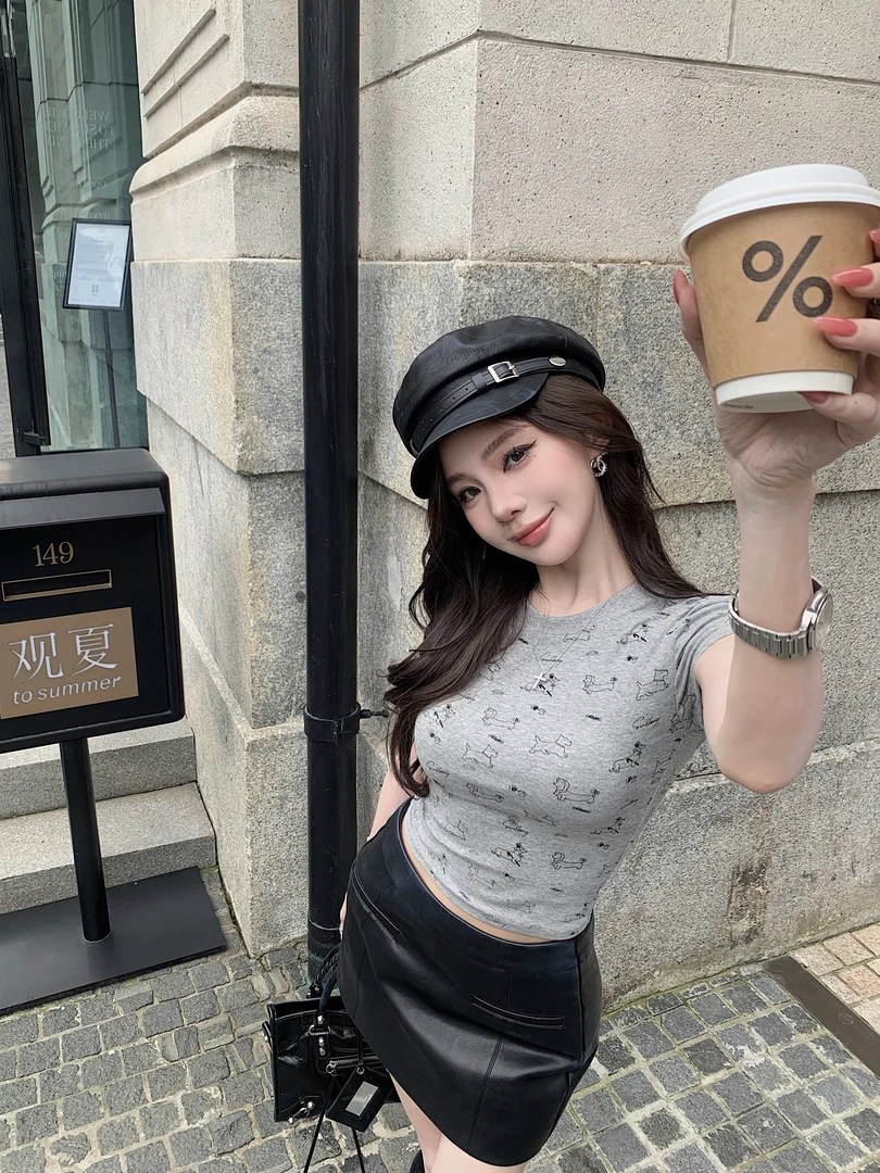 Momoshero【线稿腊肠狗t】Happiness Line—自制的“循环满幅”小狗tee