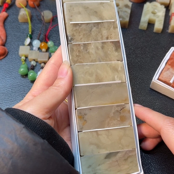 印石伊犁石瑕疵品一组10个2.0*2.0*5.0