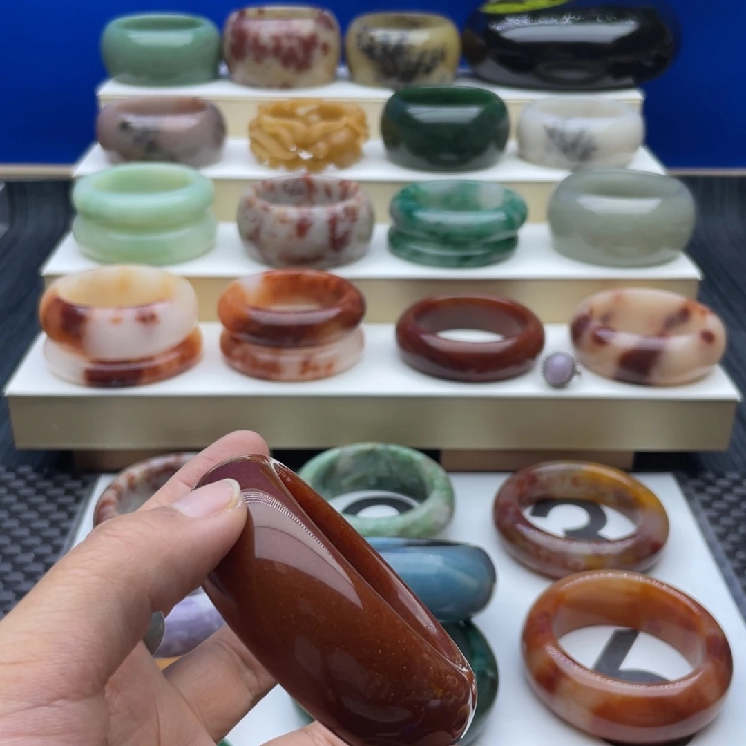 石英质玉手镯未镶嵌解****）