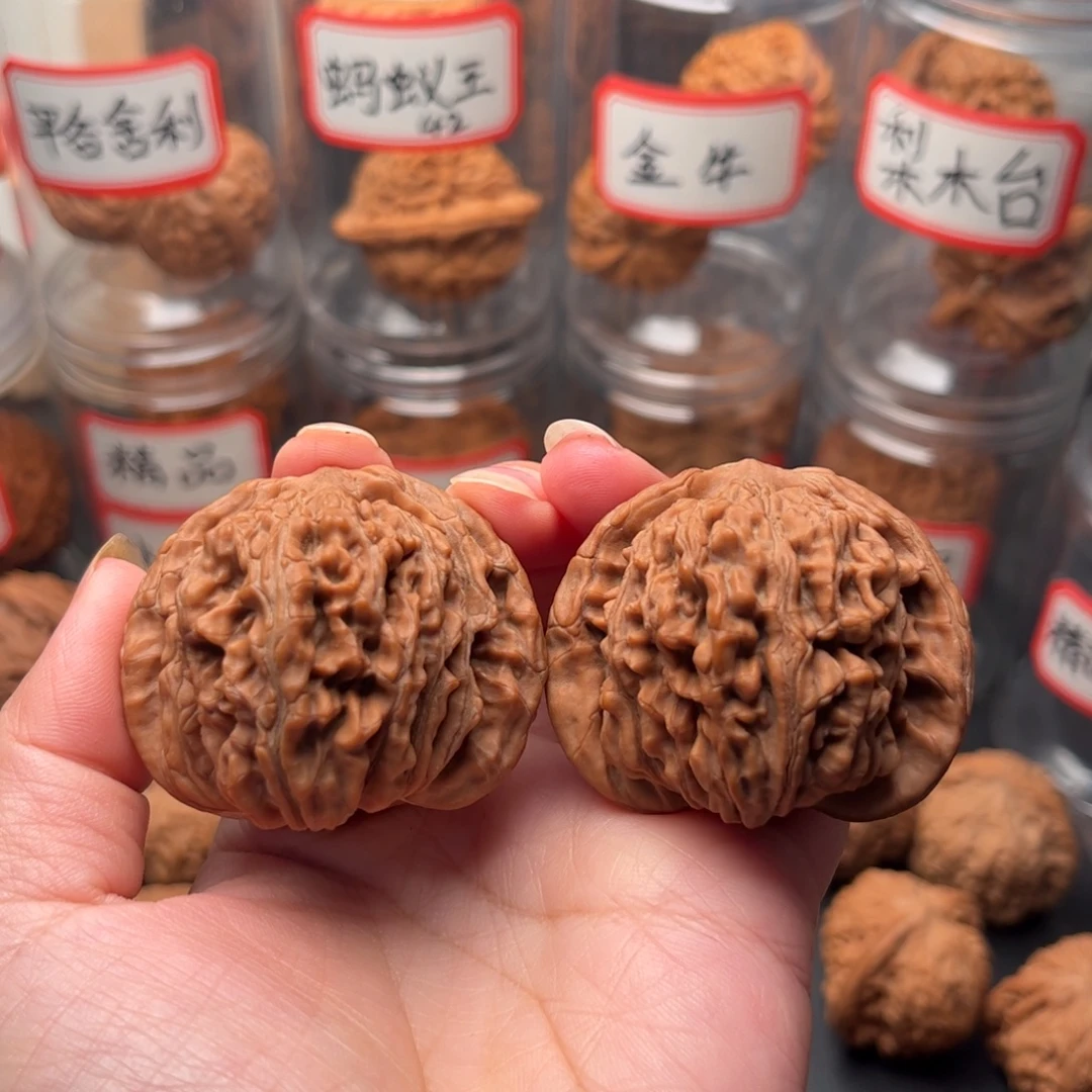 文玩核桃把件47红皮山地楼