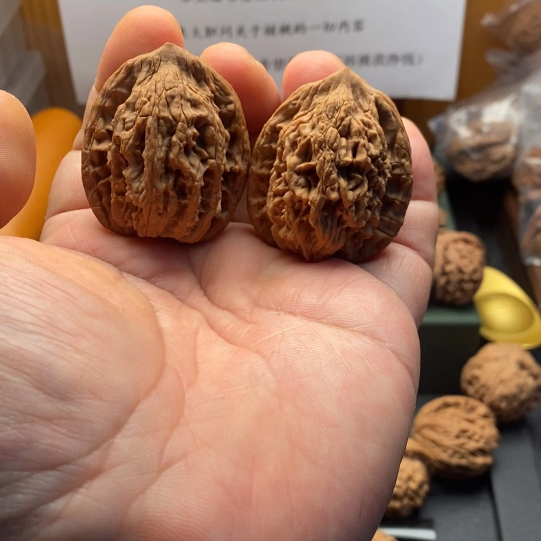 文玩核桃把件38堂上虎头