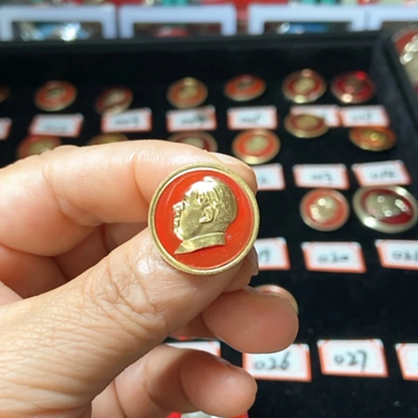 【闪购商品】铝1****7六七十年代的一枚章