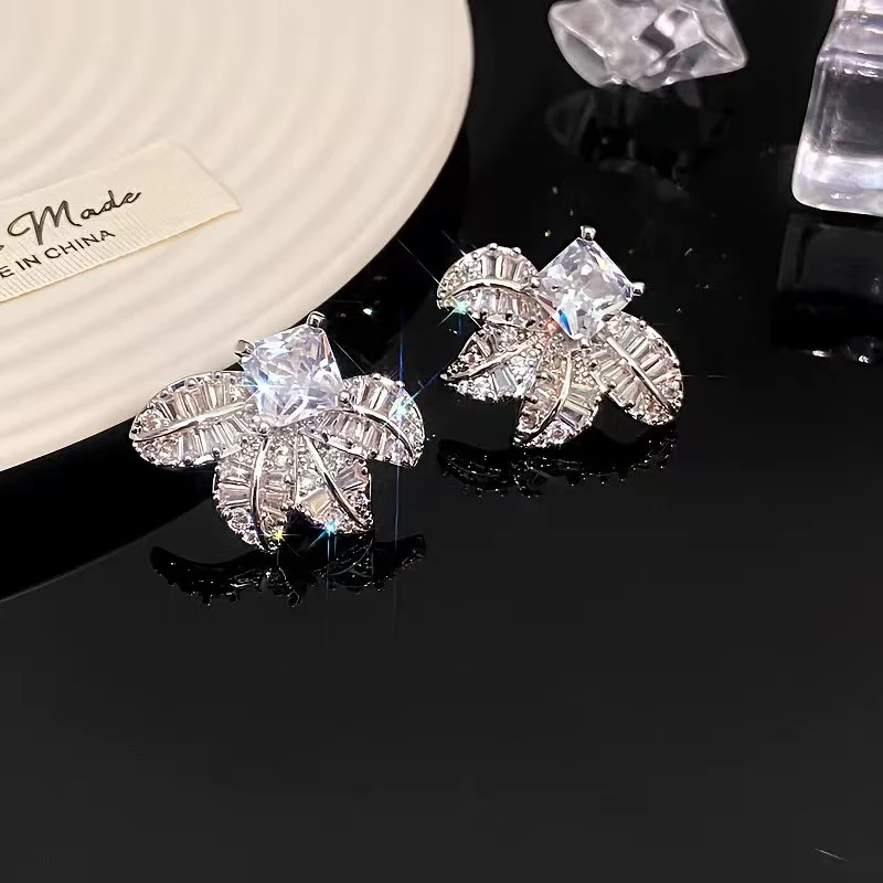 铜合金合成锆石耳饰 轻奢简约经典优雅气质超闪精致耳饰016