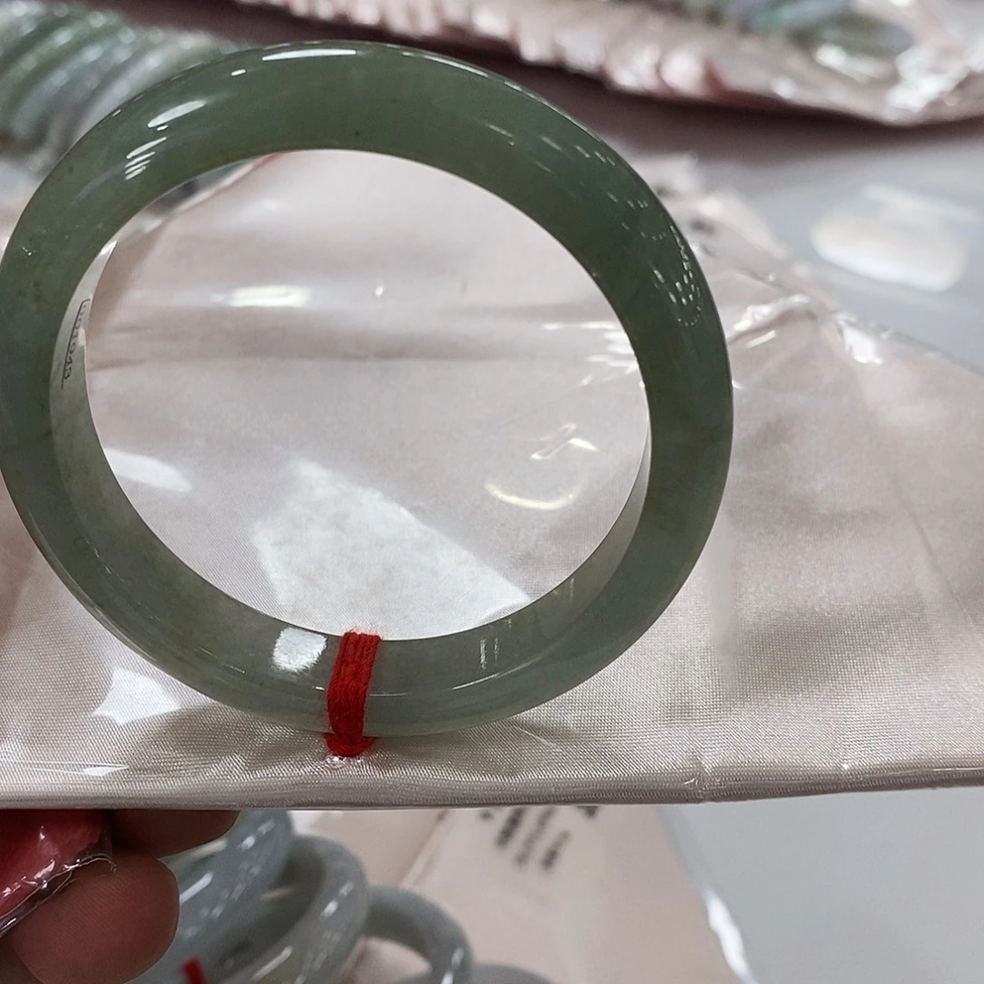 翡翠未镶嵌手镯正圈