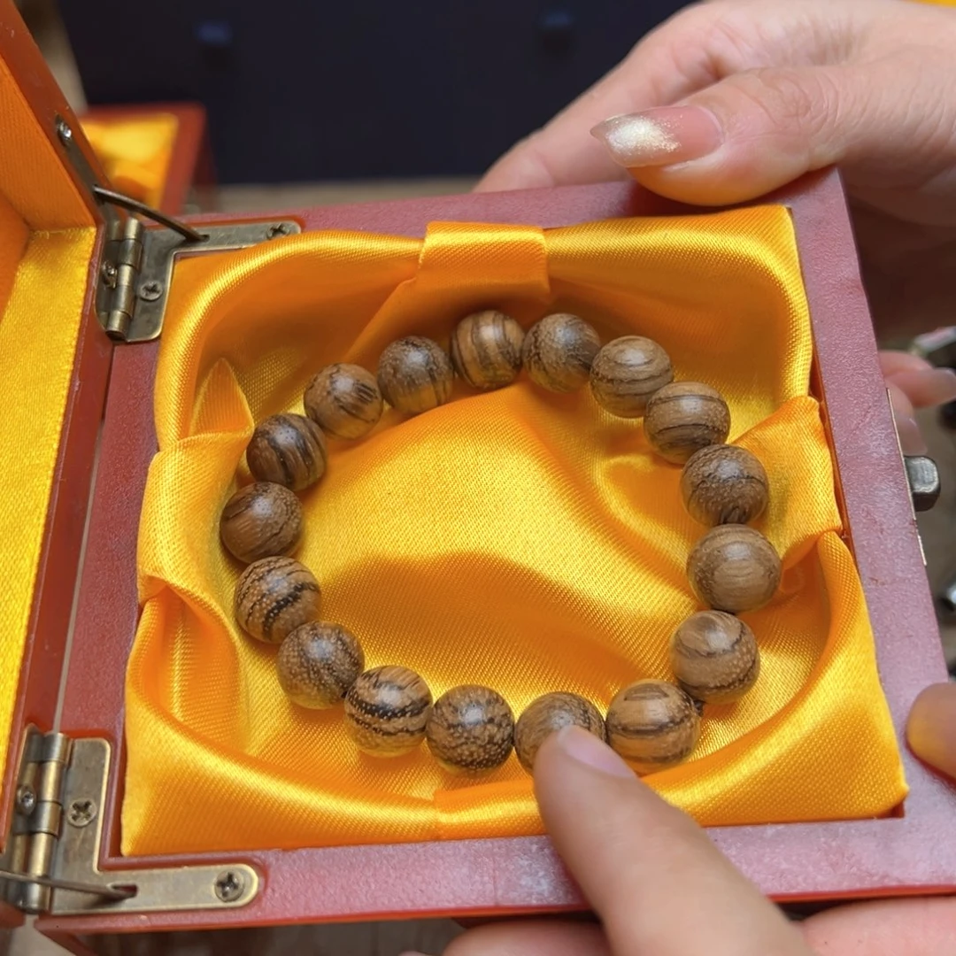 大叶紫檀（黑酸枝木类）