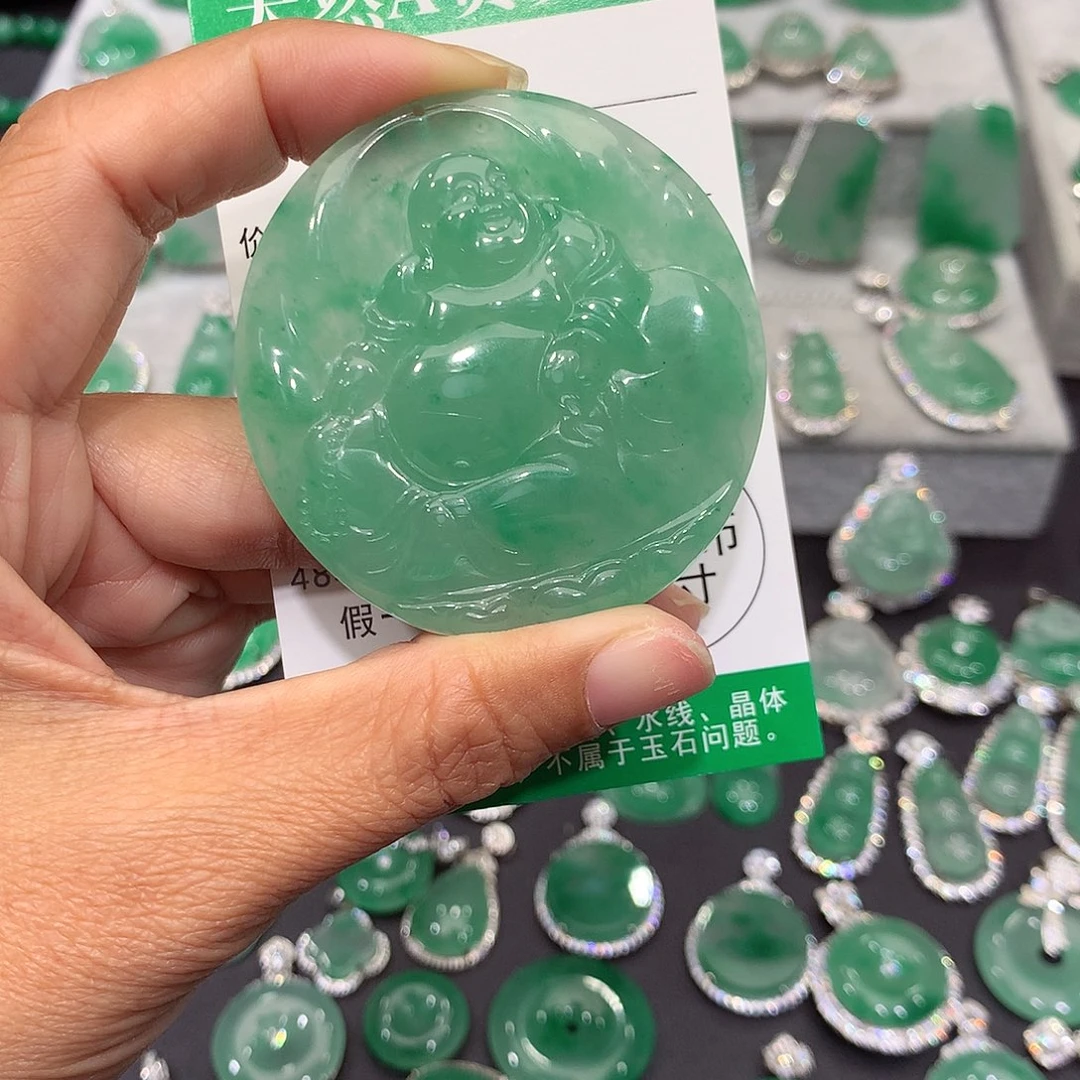 颈饰未镶嵌石英质玉（非洲翠）