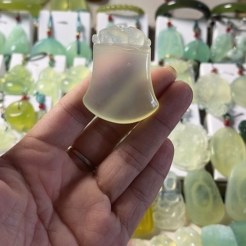 未镶嵌蛇纹石玉颈饰