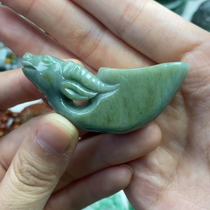 颈饰未镶嵌翡翠摆件