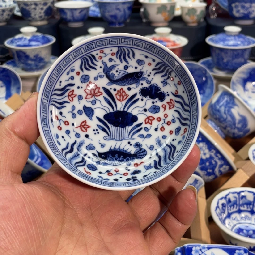 满绘釉里红鱼藻纹普洱杯