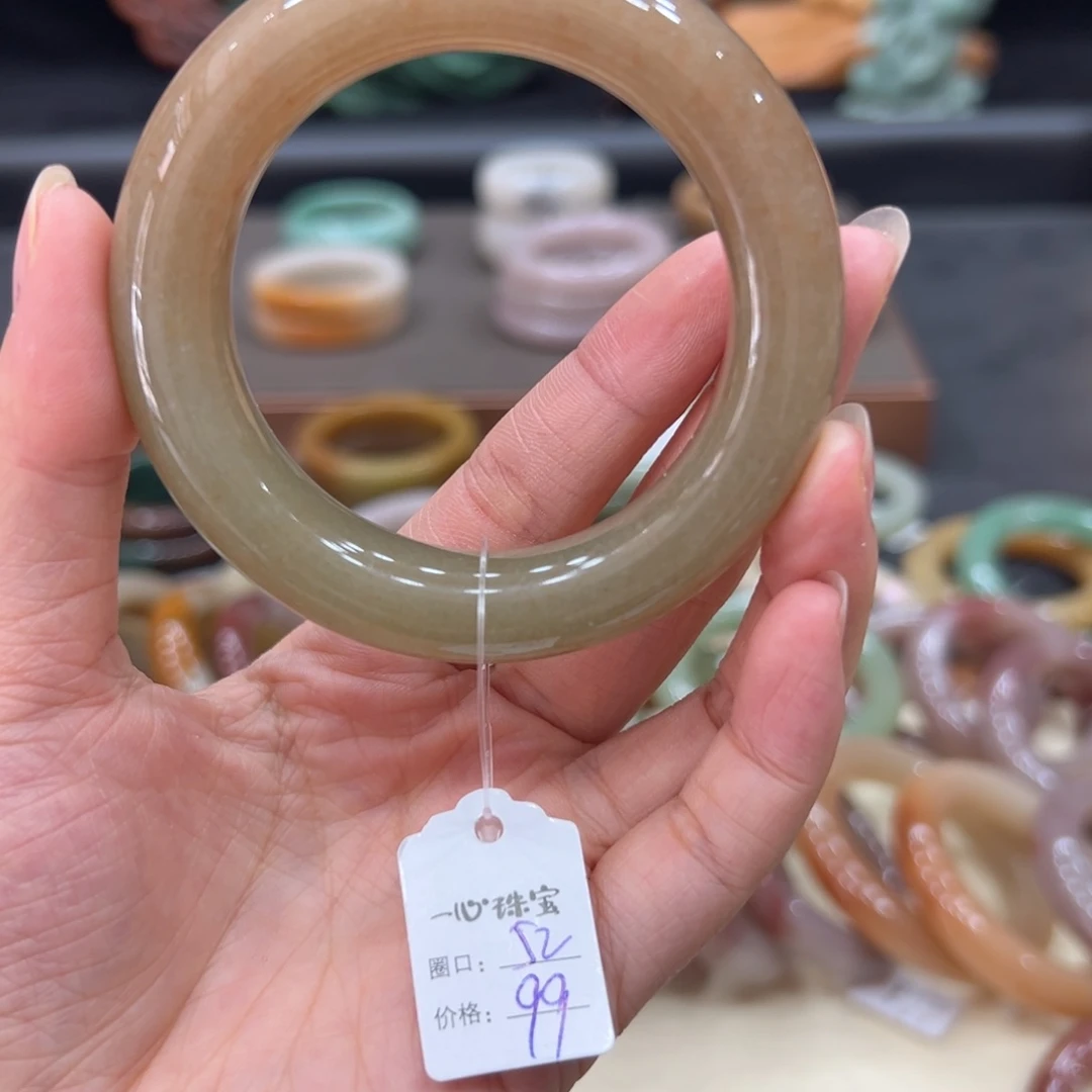 石英质玉手镯未镶嵌