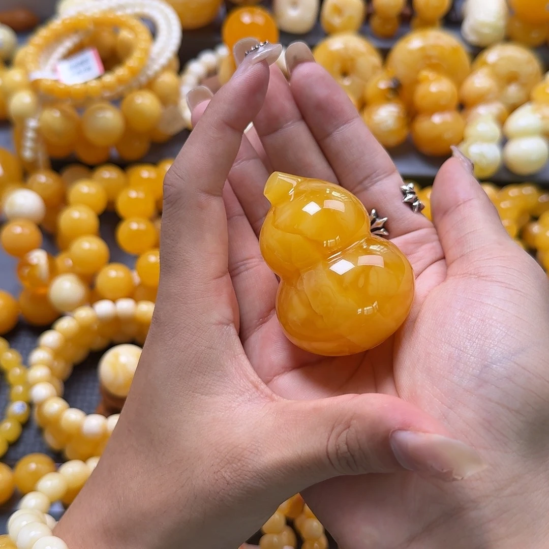 蜜蜡未镶嵌珠宝奇石