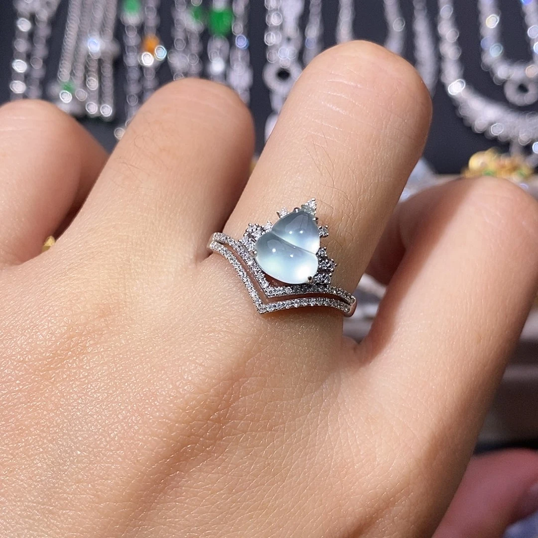 翡翠18K金镶嵌颈饰戒指