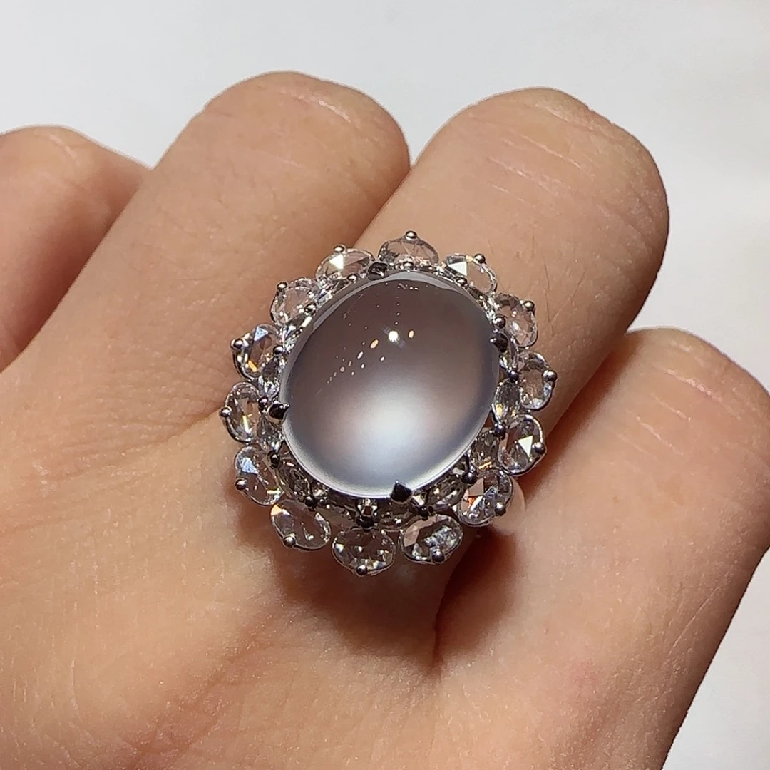 翡翠18K金镶嵌戒指蛋面