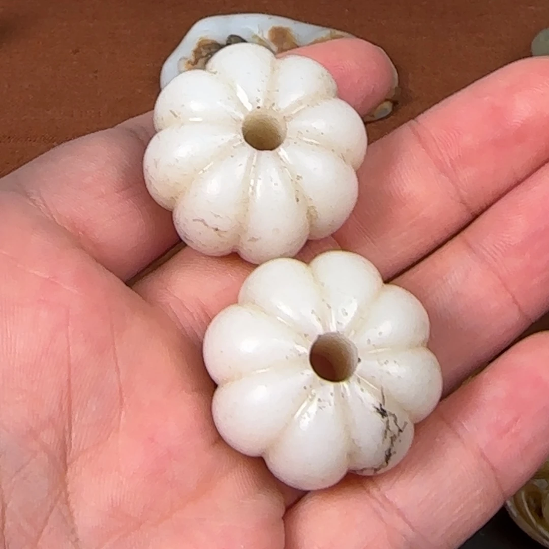 听***溪非常精美的脖挂件