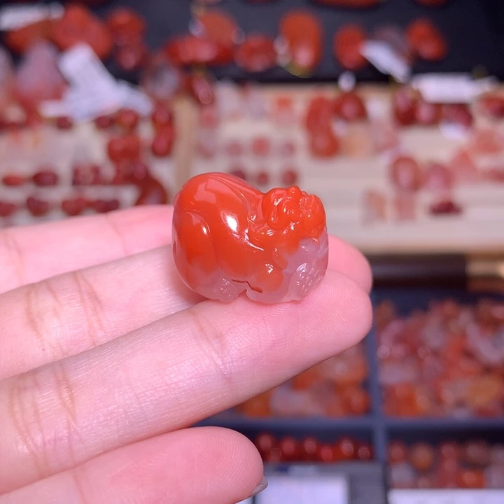 南红玛瑙未镶嵌珠宝半成品貔貅