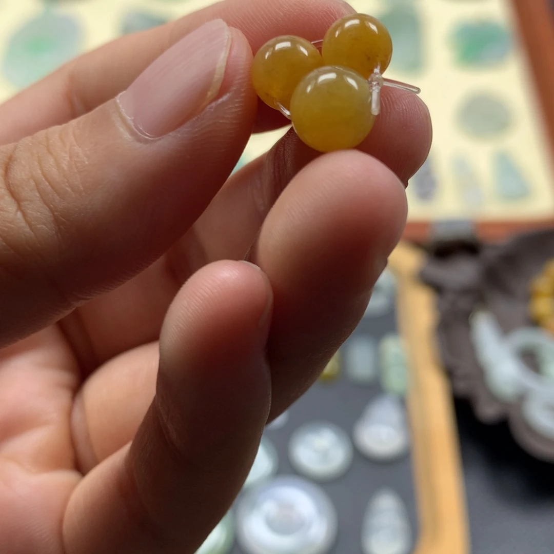 颈饰未镶嵌翡翠珠子