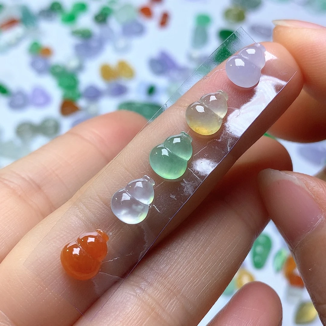 翡翠未镶嵌颈饰葫芦