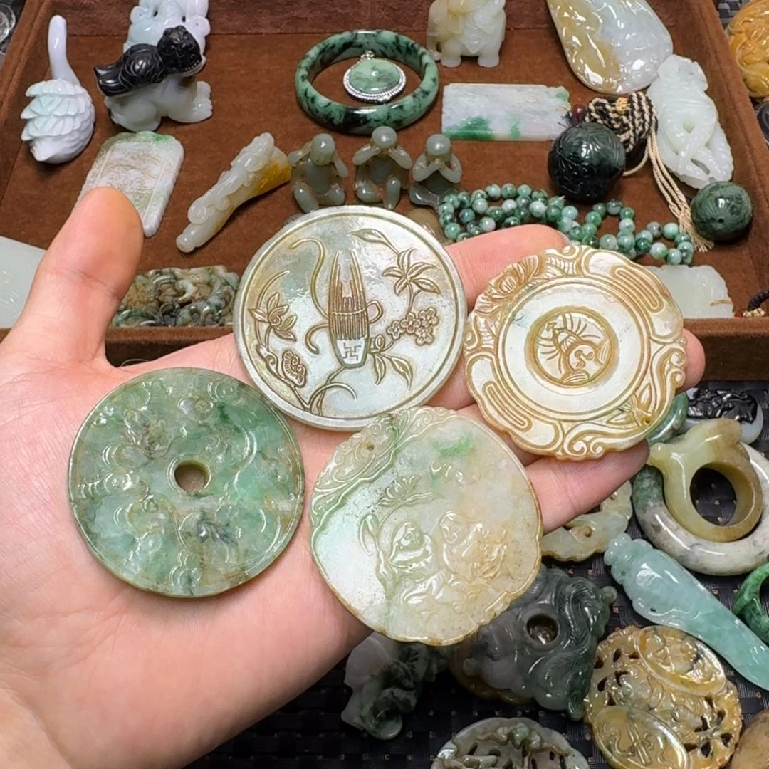 西***）翡翠未镶嵌颈饰翡翠颈饰未镶嵌